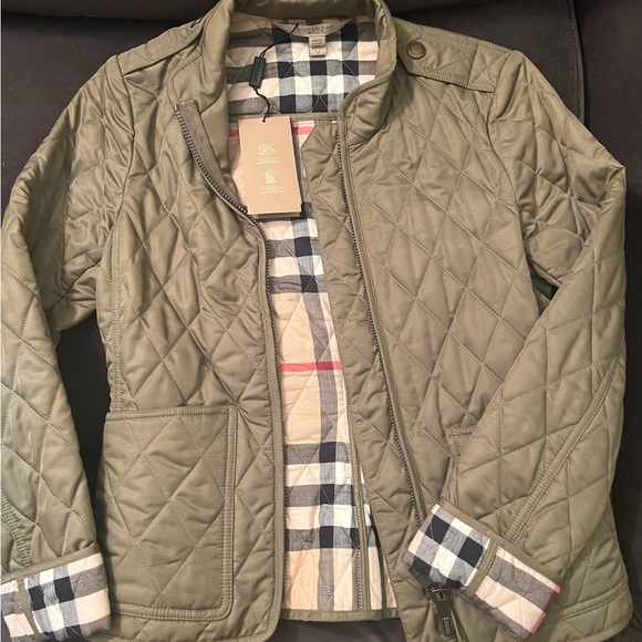 Brand new women’s Burberry coat never worn with tags smoke free home